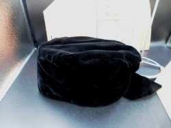 betmar black velvet bow view